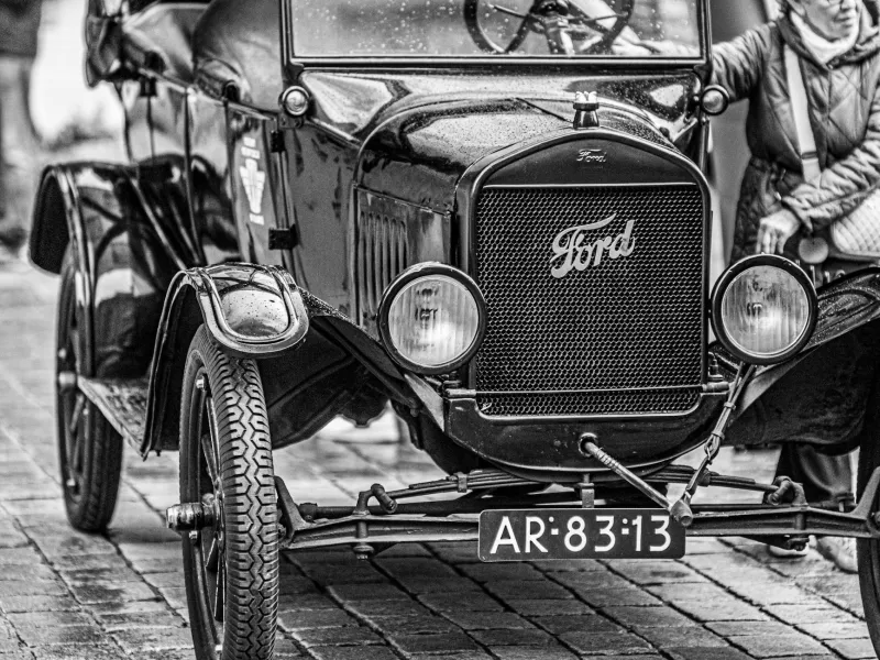 When Drivers Had No Idea What Was Behind Them — Now Cars See Everything Before You Do